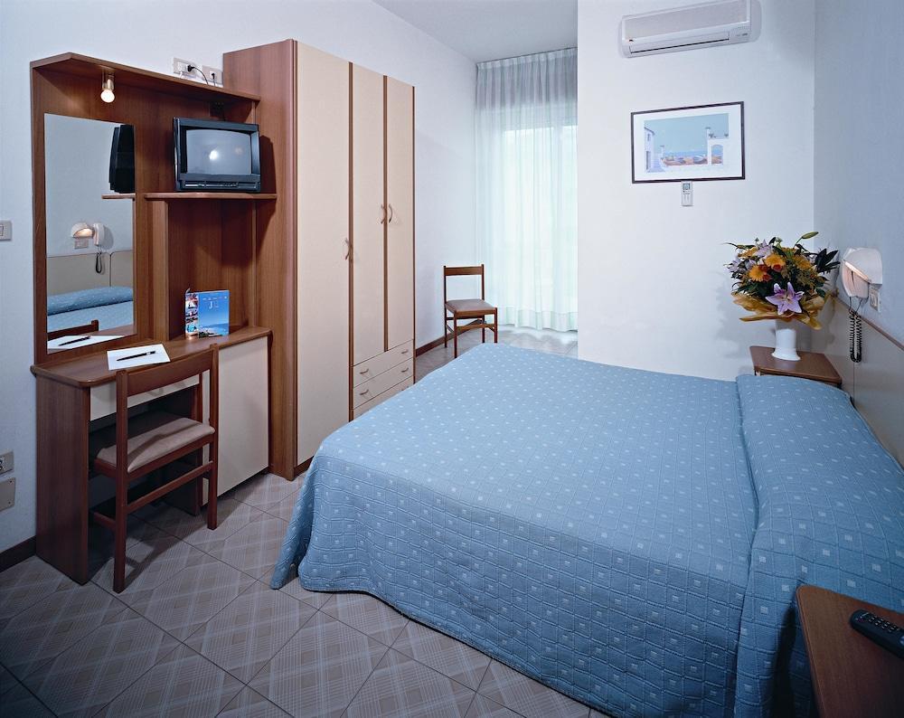 Hotel Madrid ريميني المظهر الخارجي الصورة