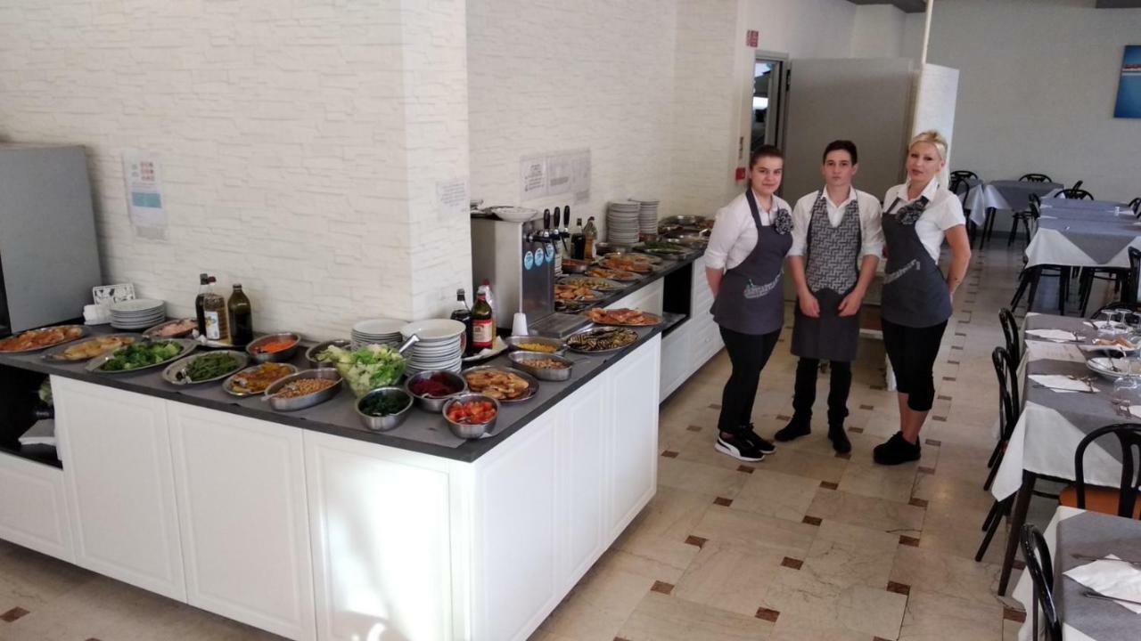 Hotel Madrid ريميني المظهر الخارجي الصورة